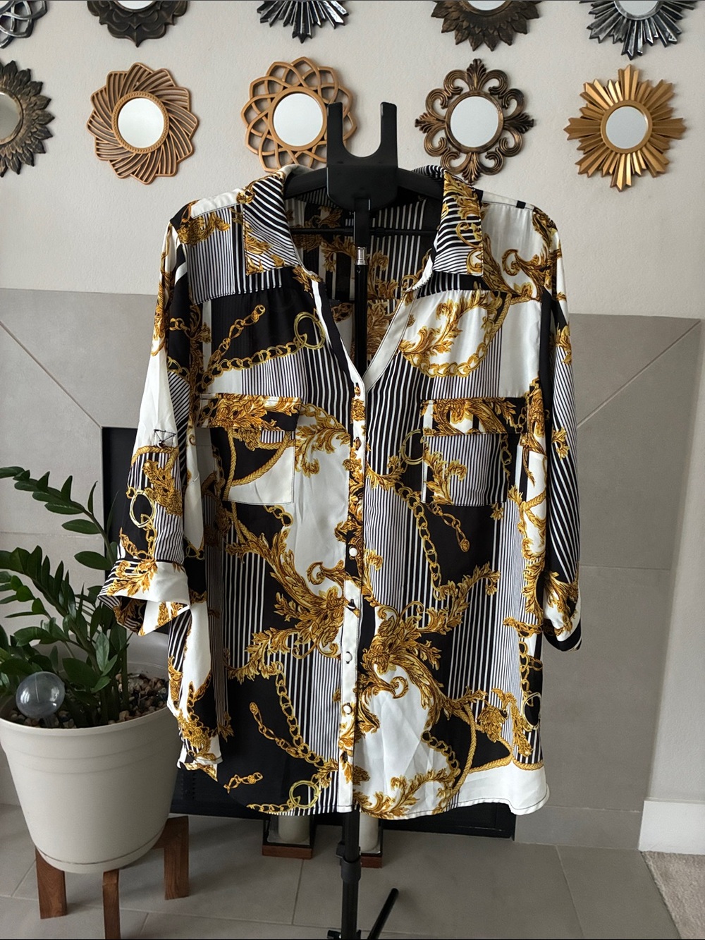 torrid Black, White & Gold Baroque Button-Up Blouse